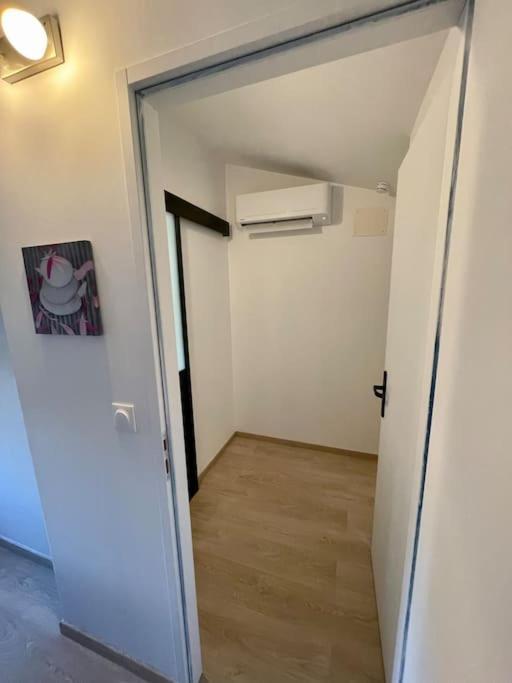 Holiday home Au Calme, Maison T3 Neuf Avec Jardin A Cassy